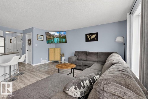 6828 159A Avenue, Edmonton, AB - Indoor Photo Showing Living Room
