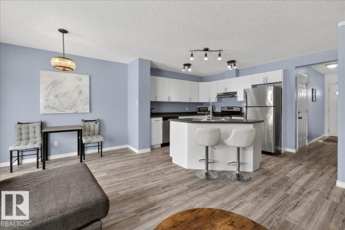 6828 159A Avenue, Edmonton, AB - Indoor Photo Showing Kitchen