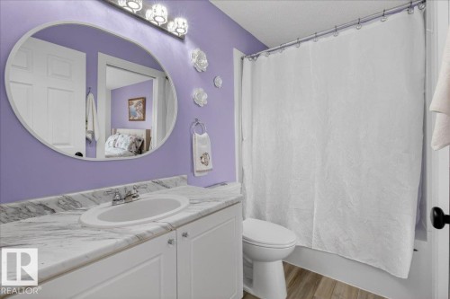 6828 159A Avenue, Edmonton, AB - Indoor Photo Showing Bathroom