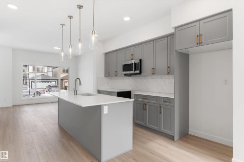 20719 43 Avenue, Edmonton, AB - Indoor Photo Showing Kitchen With Upgraded Kitchen