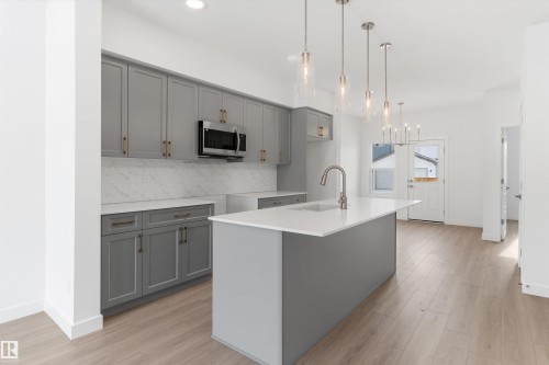 20719 43 Avenue, Edmonton, AB - Indoor Photo Showing Kitchen With Upgraded Kitchen