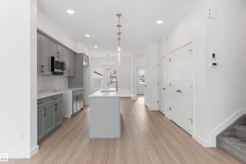20719 43 Avenue, Edmonton, AB - Indoor Photo Showing Kitchen