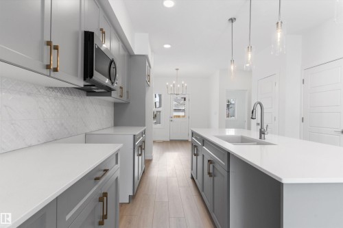 20719 43 Avenue, Edmonton, AB - Indoor Photo Showing Kitchen With Upgraded Kitchen