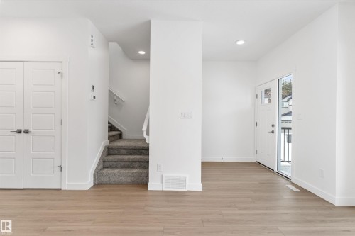 20719 43 Avenue, Edmonton, AB - Indoor Photo Showing Other Room