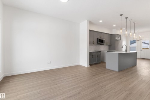 20719 43 Avenue, Edmonton, AB - Indoor Photo Showing Kitchen With Upgraded Kitchen
