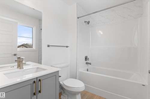 20719 43 Avenue, Edmonton, AB - Indoor Photo Showing Bathroom