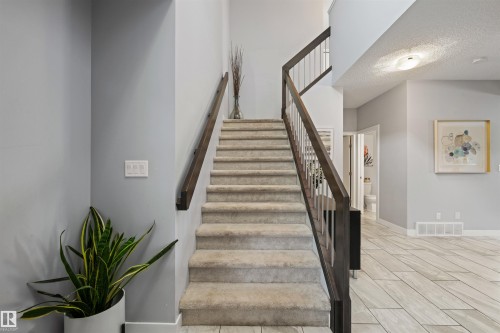 1564 Chapman Way, Edmonton, AB - Indoor Photo Showing Other Room