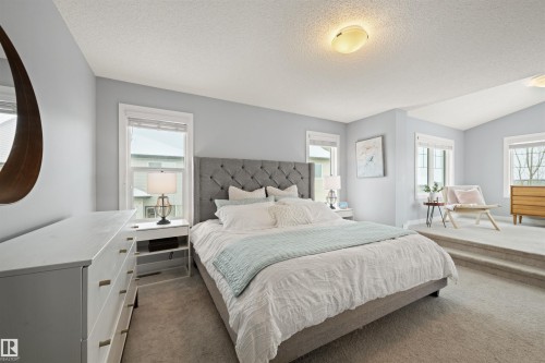 1564 Chapman Way, Edmonton, AB - Indoor Photo Showing Bedroom