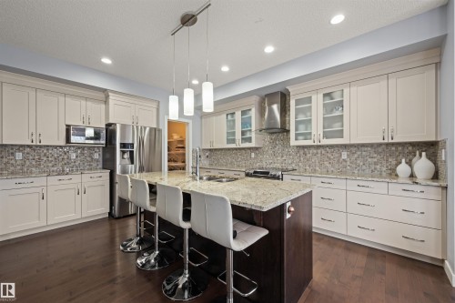 1564 Chapman Way, Edmonton, AB - Indoor Photo Showing Kitchen With Upgraded Kitchen