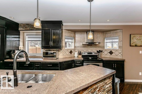 69 Deane Crescent, St. Albert, AB - Indoor Photo Showing Kitchen With Stainless Steel Kitchen With Double Sink With Upgraded Kitchen
