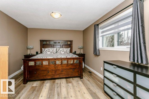 69 Deane Crescent, St. Albert, AB - Indoor Photo Showing Bedroom