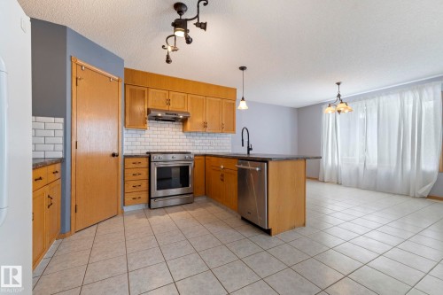 752 Whiston Court, Edmonton, AB - Indoor Photo Showing Kitchen With Stainless Steel Kitchen