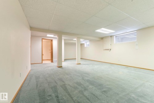 752 Whiston Court, Edmonton, AB - Indoor Photo Showing Bathroom