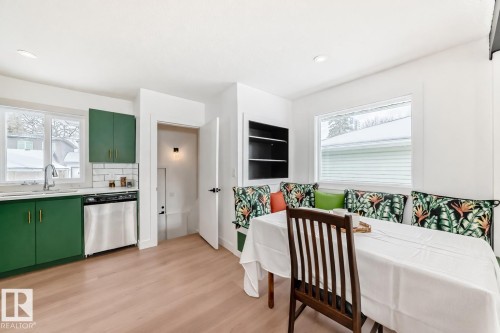 Dining area with light wood-type flooring and baseboards - 8712 89 Avenue, Edmonton, AB - Indoor