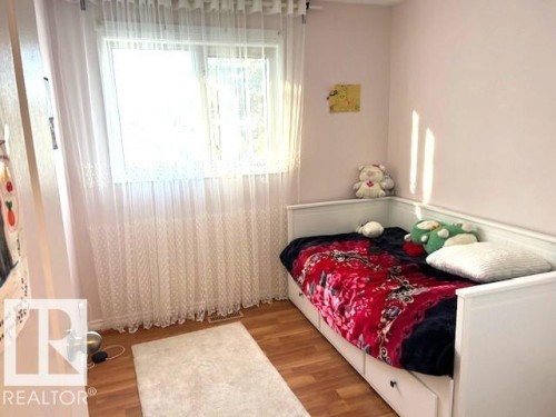 94 Belmead Gardens, Edmonton, AB - Indoor Photo Showing Bedroom