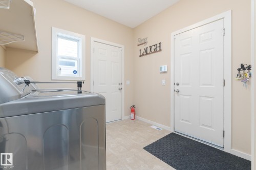 387 Calderon Crescent, Edmonton, AB - Indoor Photo Showing Laundry Room