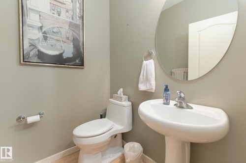 387 Calderon Crescent, Edmonton, AB - Indoor Photo Showing Bathroom