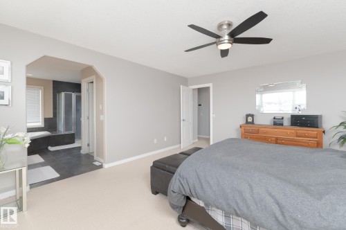 387 Calderon Crescent, Edmonton, AB - Indoor Photo Showing Bedroom
