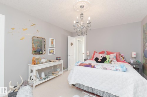 387 Calderon Crescent, Edmonton, AB - Indoor Photo Showing Bedroom