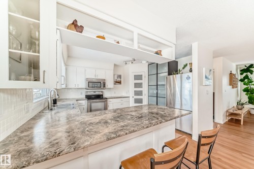 9924 152 Street, Edmonton, AB - Indoor Photo Showing Kitchen With Double Sink With Upgraded Kitchen