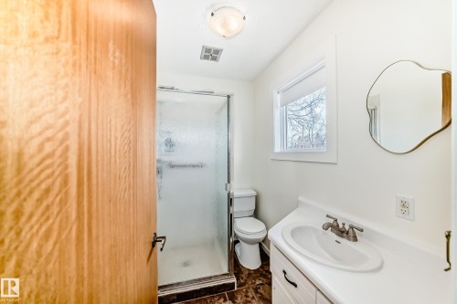 9924 152 Street, Edmonton, AB - Indoor Photo Showing Bathroom