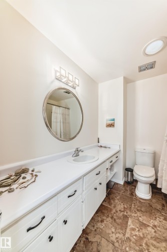 9924 152 Street, Edmonton, AB - Indoor Photo Showing Bathroom