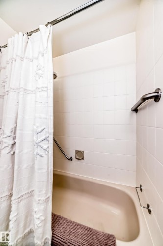 9924 152 Street, Edmonton, AB - Indoor Photo Showing Bathroom