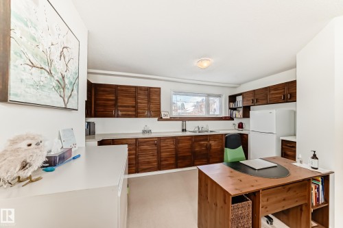 9924 152 Street, Edmonton, AB - Indoor Photo Showing Kitchen