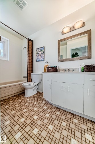 9924 152 Street, Edmonton, AB - Indoor Photo Showing Bathroom