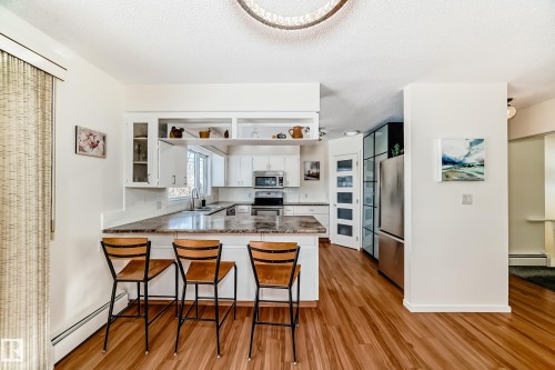 9924 152 Street, Edmonton, AB - Indoor Photo Showing Kitchen
