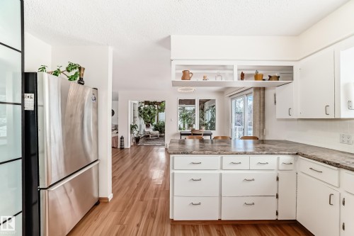 9924 152 Street, Edmonton, AB - Indoor Photo Showing Kitchen