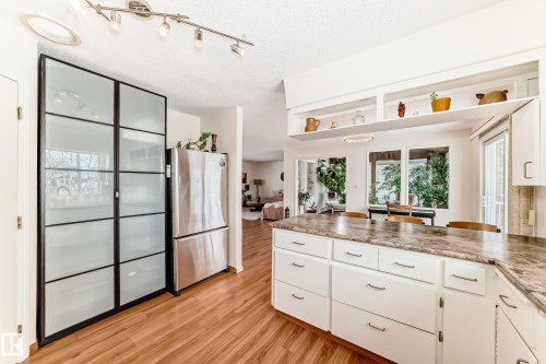 9924 152 Street, Edmonton, AB - Indoor Photo Showing Kitchen