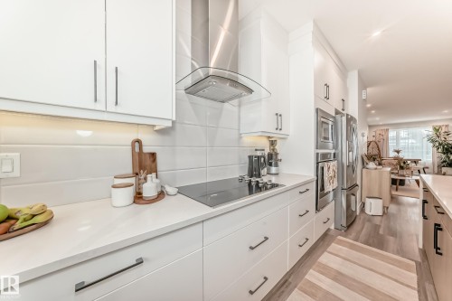 7642 91 Avenue, Edmonton, AB - Indoor Photo Showing Kitchen With Upgraded Kitchen