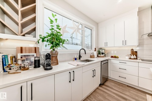 7642 91 Avenue, Edmonton, AB - Indoor Photo Showing Kitchen With Double Sink