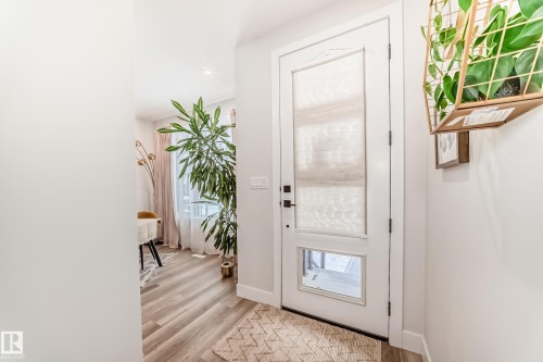 7642 91 Avenue, Edmonton, AB - Indoor Photo Showing Other Room