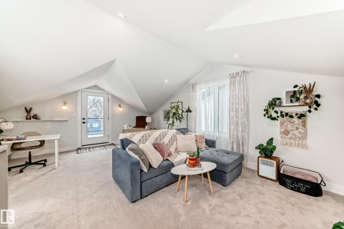 7642 91 Avenue, Edmonton, AB - Indoor