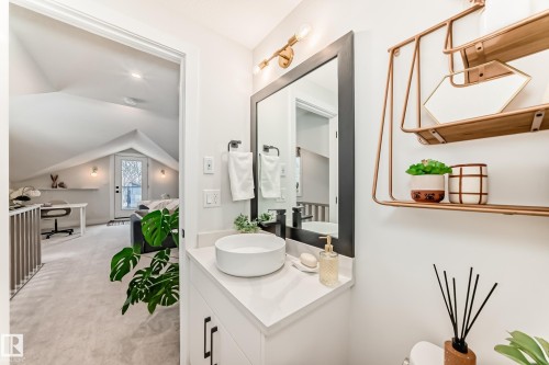 7642 91 Avenue, Edmonton, AB - Indoor