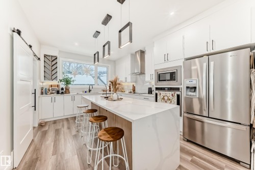 7642 91 Avenue, Edmonton, AB - Indoor Photo Showing Kitchen With Upgraded Kitchen
