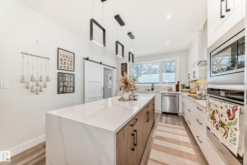 7642 91 Avenue, Edmonton, AB - Indoor Photo Showing Kitchen