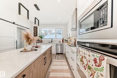 7642 91 Avenue, Edmonton, AB - Indoor Photo Showing Kitchen