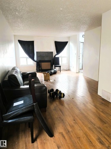 6340 184 Street NW  Edmonton, AB T5T 2N8