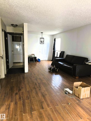 6340 184 Street Nw, Edmonton, AB - Indoor Photo Showing Living Room