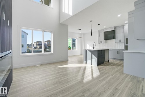 1405 Osprey Crest, Edmonton, AB - Indoor Photo Showing Kitchen With Upgraded Kitchen