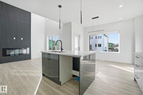 1405 Osprey Crest, Edmonton, AB - Indoor Photo Showing Kitchen With Upgraded Kitchen