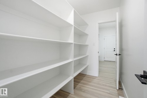 1405 Osprey Crest, Edmonton, AB - Indoor With Storage