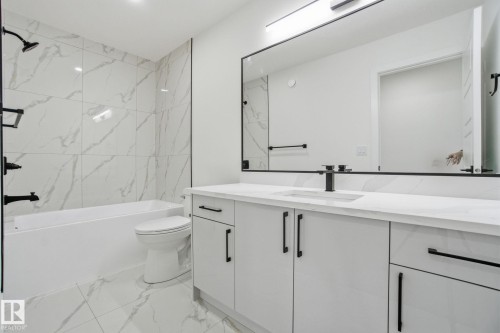 1405 Osprey Crest, Edmonton, AB - Indoor Photo Showing Bathroom