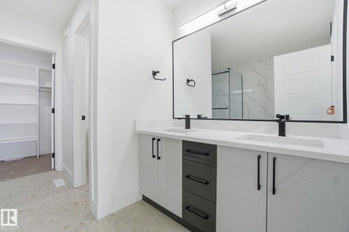 1405 Osprey Crest, Edmonton, AB - Indoor Photo Showing Bathroom
