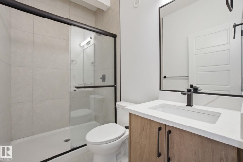 1405 Osprey Crest, Edmonton, AB - Indoor Photo Showing Bathroom