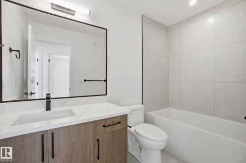 1405 Osprey Crest, Edmonton, AB - Indoor Photo Showing Bathroom