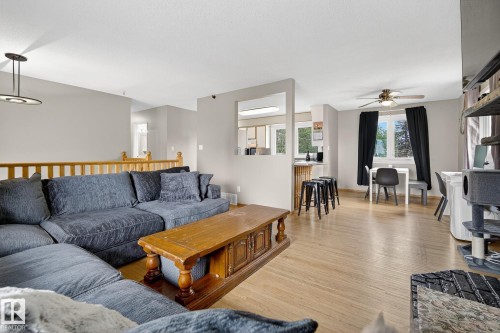 320 1 Avenue, Thorhild, AB - Indoor Photo Showing Living Room